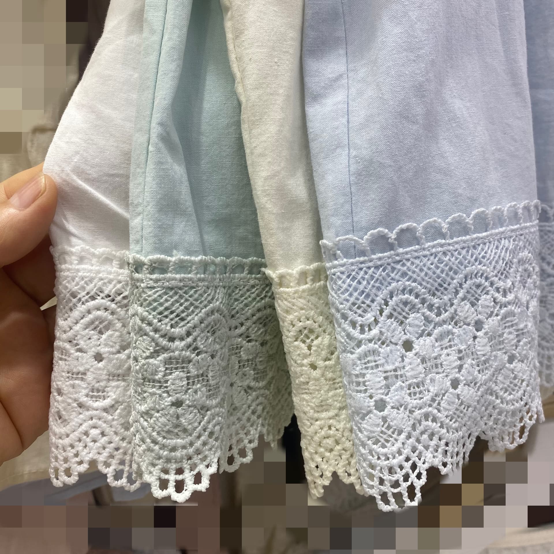 재고 있음 디자인 센스 레이스 레이스 패치워크 레이스업 반팔 셔츠 여름 루즈핏 슬림해 보이는 작은 셔츠 품격 다용도 맨위 상세 이미지 2
