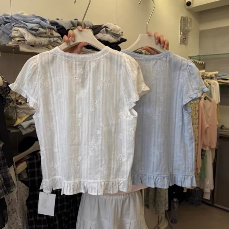 재고 있음 한국 스타일 여름 한국 동대문 새로운 무거운 작업 자수 레이스 측면 날다 소매 V넥 스트랩 순면 셔츠 이미지 2