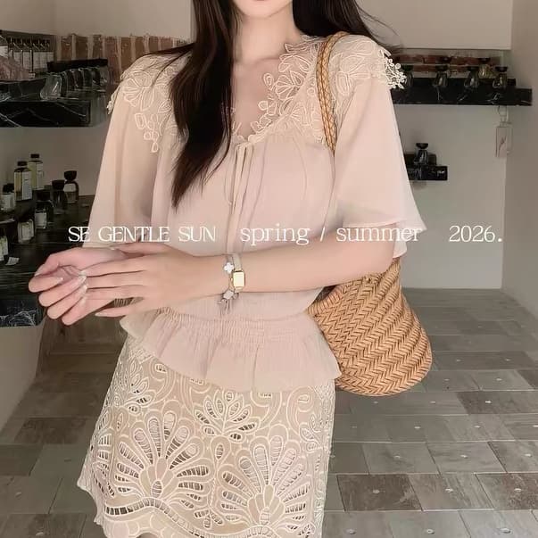 재고 있음 프랑스식 부드러운 바람 레이스 자수 프릴 여성 셔츠 여름 새로운 주름 허리 수축 망토 작은 셔츠 맨위 이미지 2