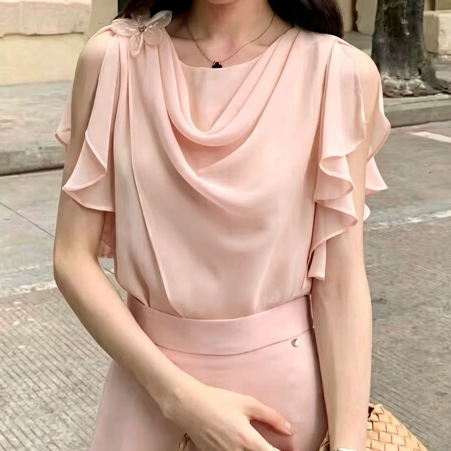 재고 있음 프랑스식 라운드 넥 디자인 센스 비대칭 반팔 쉬폰 블라우스 여름 새로운 프릴 다용도 흔들다 칼라 맨위 이미지 2