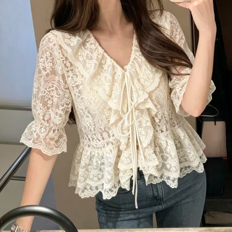 재고 있음 프랑스식 자수 연꽃 잎 레이스 레이스 셔츠 V넥 맨위 여름 새로운 몸매 가꾸기 슬림해 보이는 나팔 소매 레이스업 셔츠