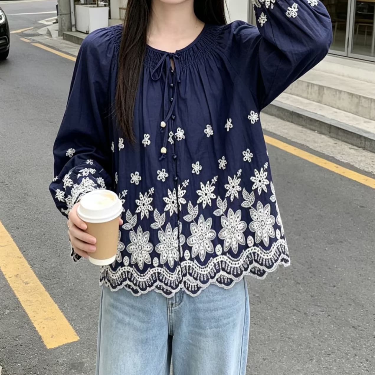 재고 있음 파란색 무거운 작업 홀로우 아웃 꽃 자수 나팔 소매 여성 셔츠 봄 가을 새로운 루즈핏 슬림해 보이는 외국 가스 맨위