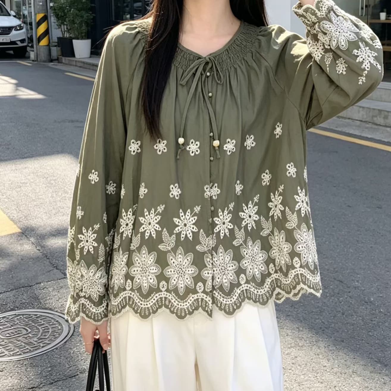 재고 있음 파란색 무거운 작업 홀로우 아웃 꽃 자수 나팔 소매 여성 셔츠 봄 가을 새로운 루즈핏 슬림해 보이는 외국 가스 맨위 상세 이미지 3