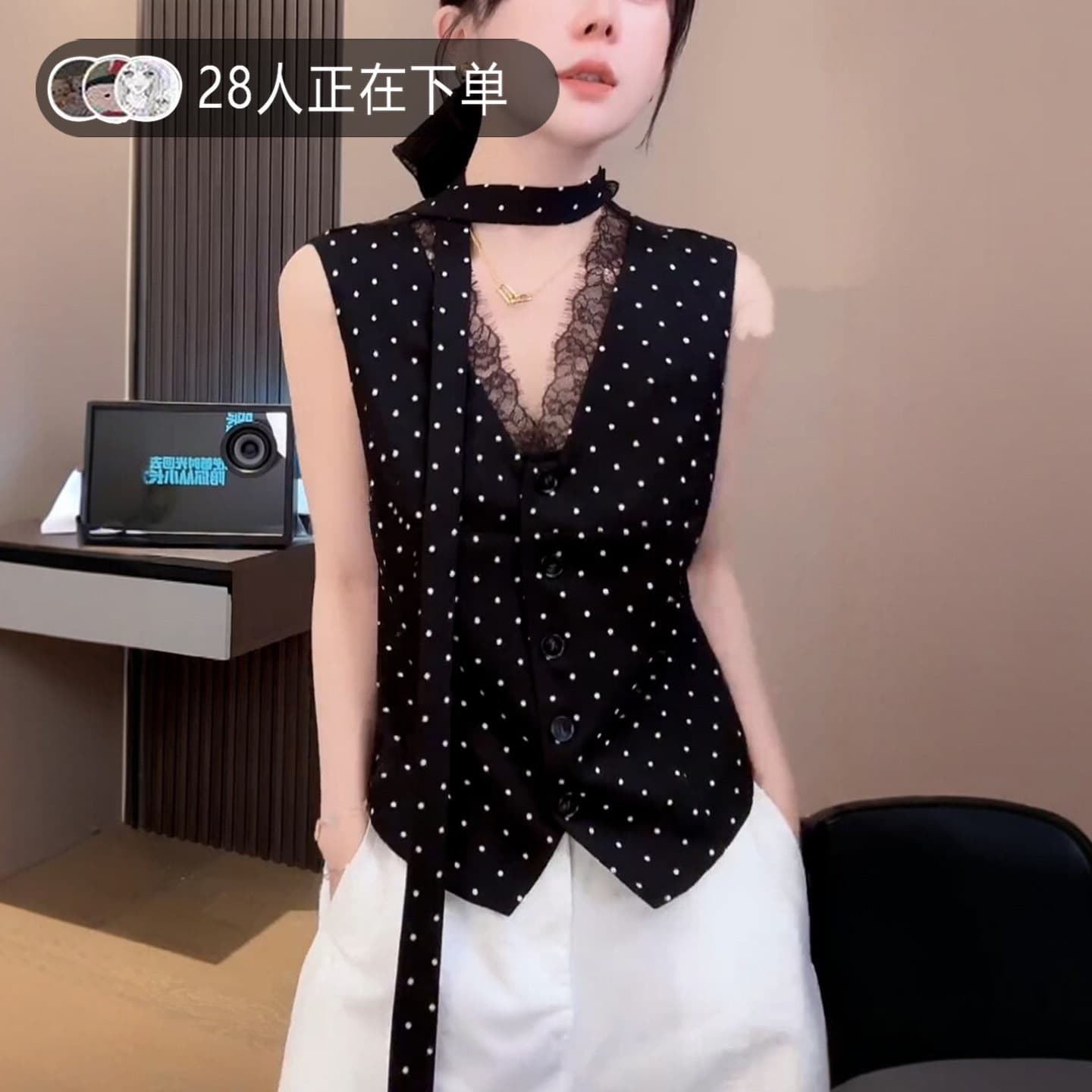 재고 있음 도트 무늬 요소 민소매 V넥 쉬폰 블라우스 도트 무늬 패치워크 레이스 맨위 상세 이미지 3