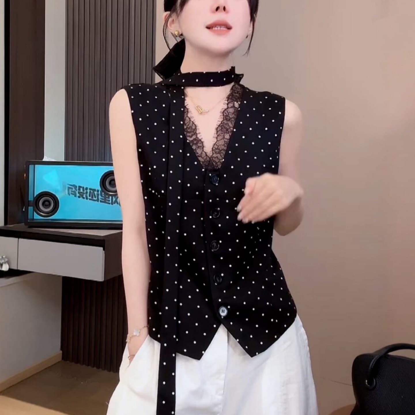 재고 있음 도트 무늬 요소 민소매 V넥 쉬폰 블라우스 도트 무늬 패치워크 레이스 맨위 상세 이미지 5
