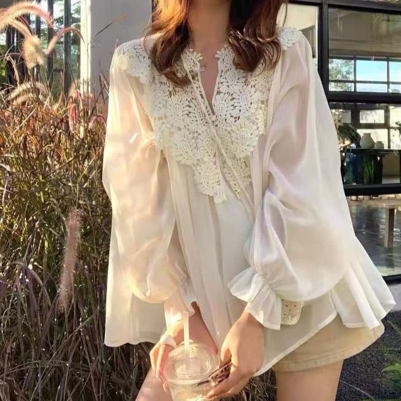 재고 있음 부드러운 바람 무거운 작업 레이스 작은 셔츠 세트 봄 가을 레이스 패치워크 디자인 작은 셔츠 캐미솔 세트 이미지 2