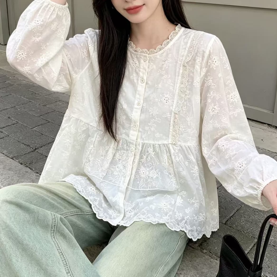 재고 있음 품격 셔츠 빅 사이즈 여성 의류 봄 가을 새로운 레이스 조각 자수 셔츠 긴팔 재킷 다용도 맨위