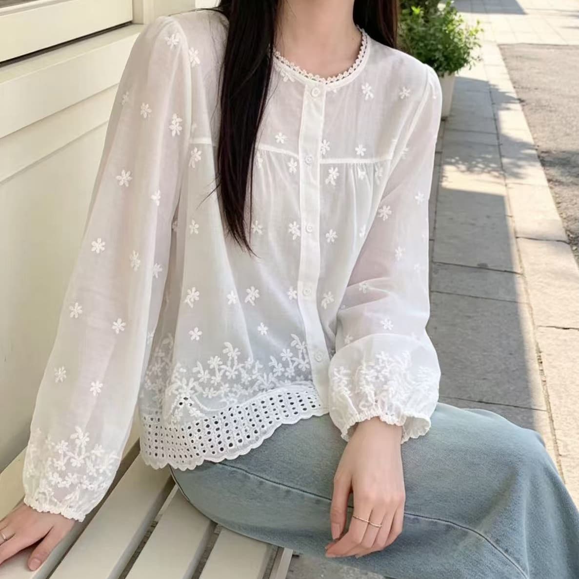 재고 있음 프랑스식 레트로 홀로우 아웃 자수 긴팔 여성 셔츠 봄 가을 한 부서 새로운 루즈핏 슬림해 보이는 오픈 가디건 맨위