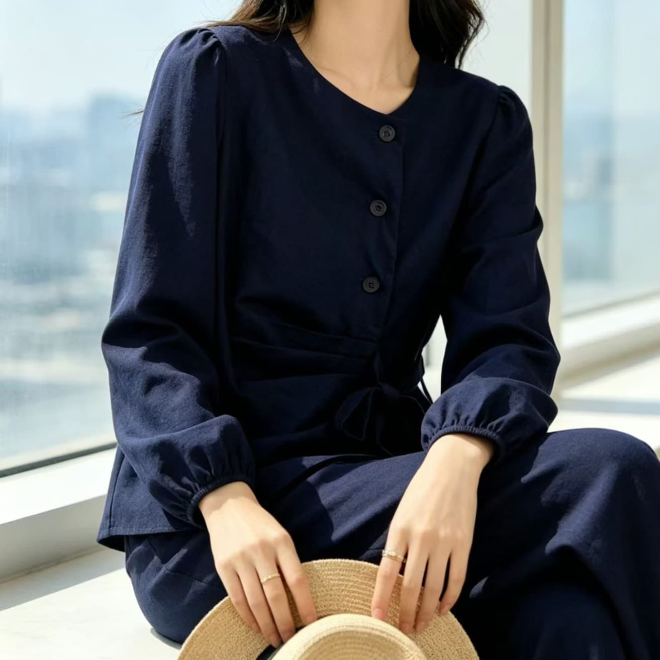 재고 있음 불규칙 단색 스트랩 몸매 가꾸기 라운드 넥 다용도 편안함 셔츠 여성 의류 새로운 봄 가을 긴팔 셔츠 상세 이미지 1
