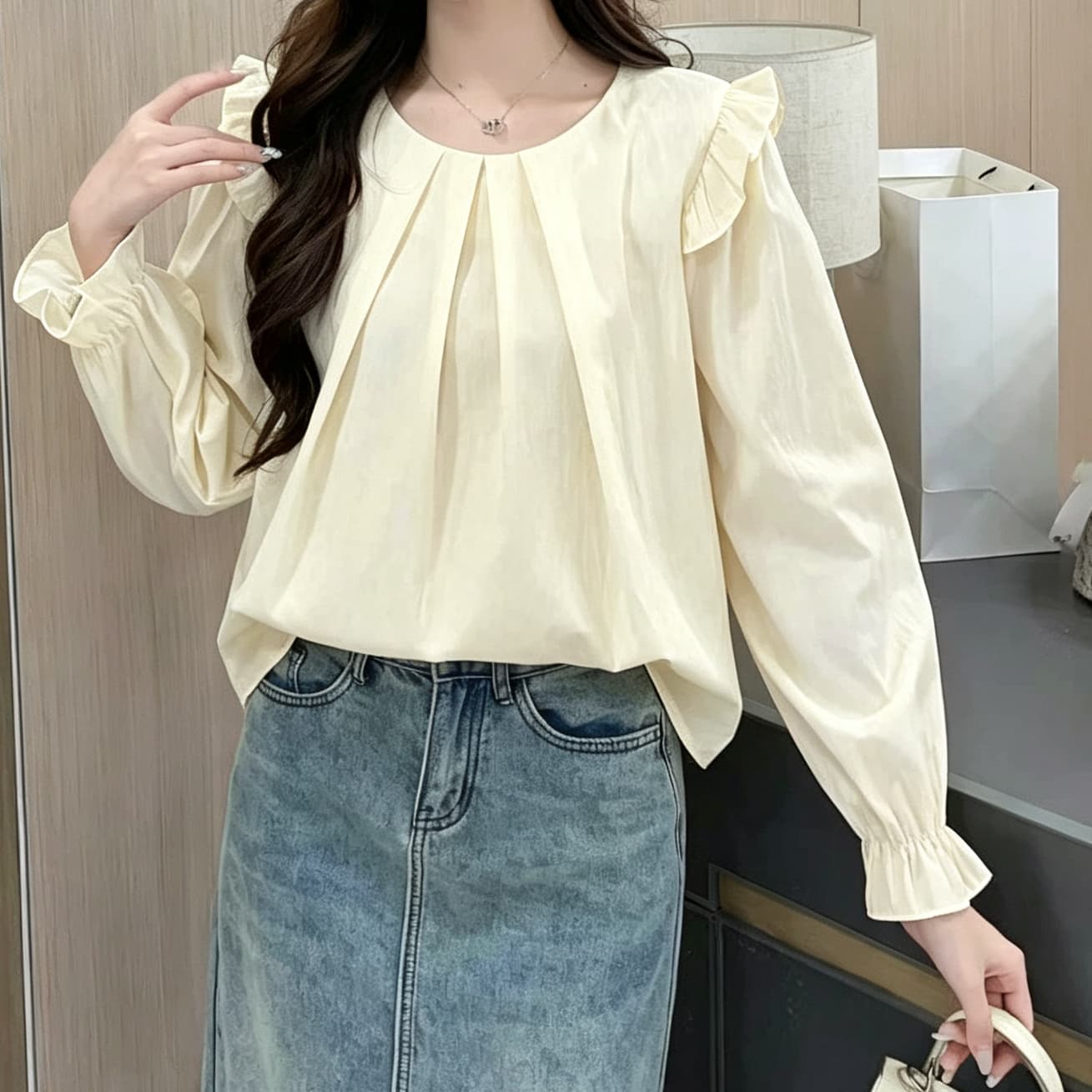 재고 있음 달콤한 스타일 라운드 넥 플리츠 Feifei 소매 긴팔 여성 셔츠 봄 가을 새로운 고급 센스 연령 감소 외국 가스 작은 셔츠