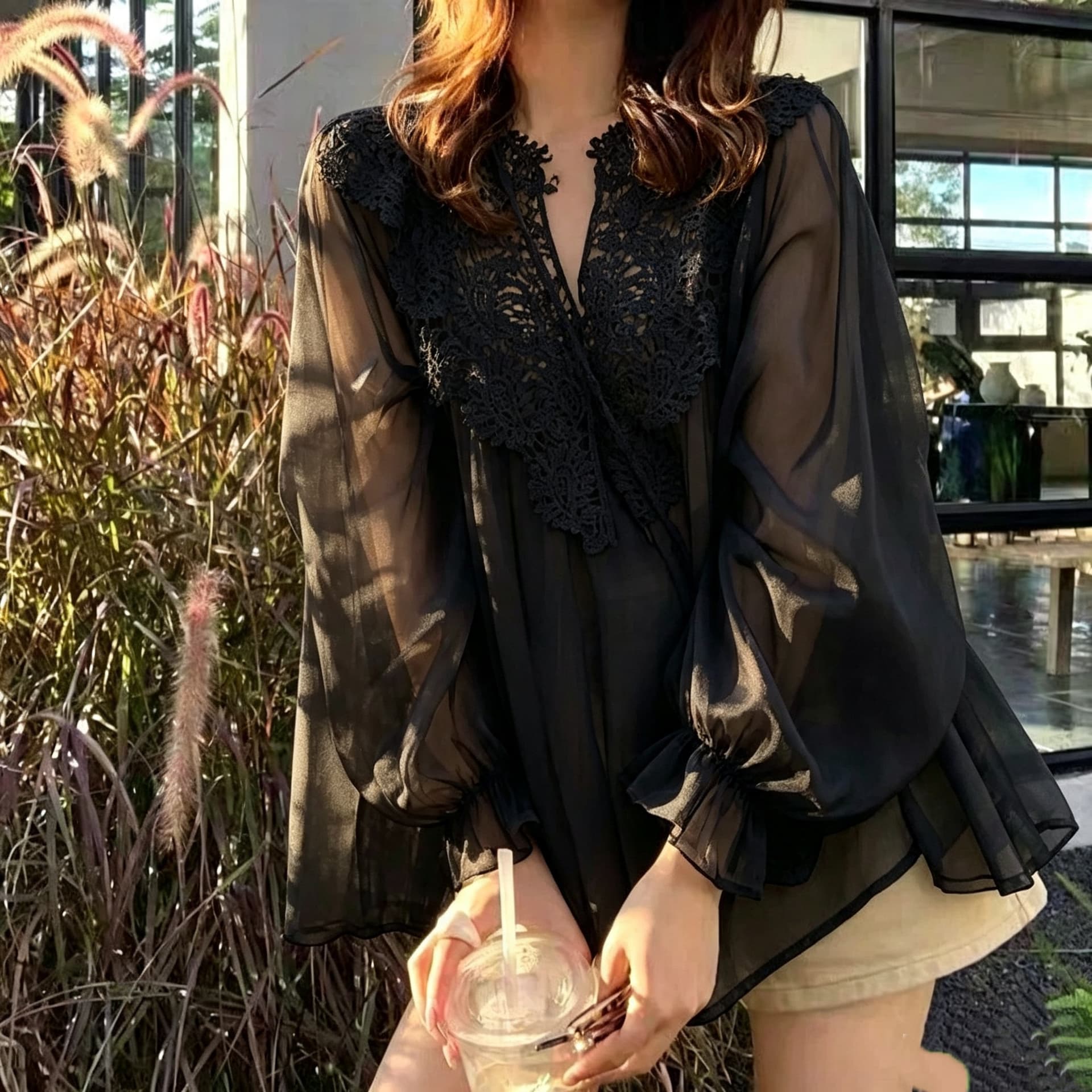 재고 있음 부드러운 바람 무거운 작업 레이스 작은 셔츠 세트 봄 가을 레이스 패치워크 디자인 작은 셔츠 캐미솔 세트 이미지 3