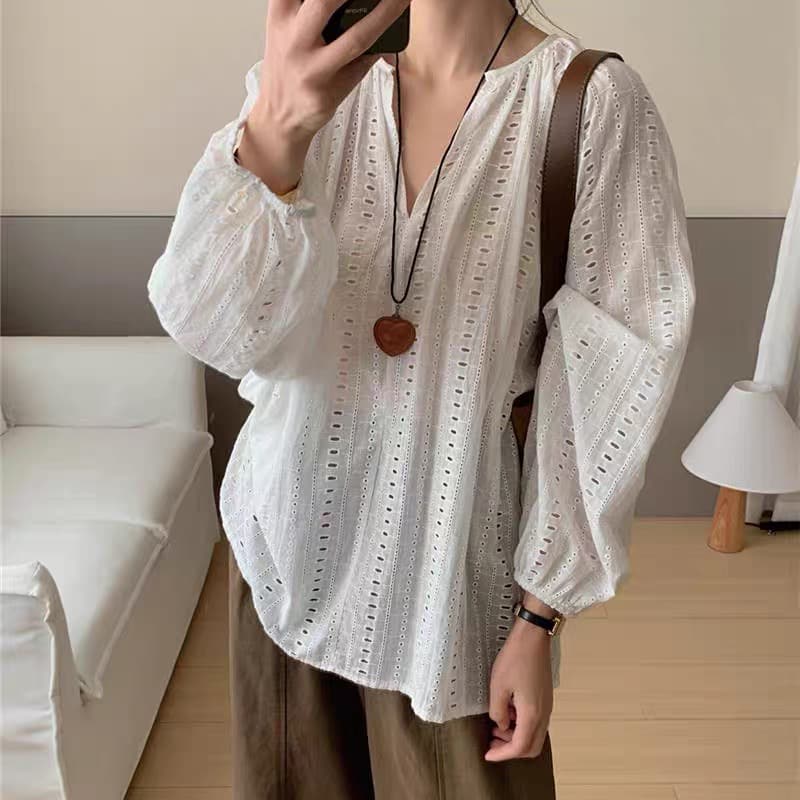 재고 있음 한국 스타일 chic 작은 대중 품격 미니멀리즘 V넥 자수 자카드 홀로우 아웃 긴팔 셔츠 새로운 봄 가을 맨위 상세 이미지 4