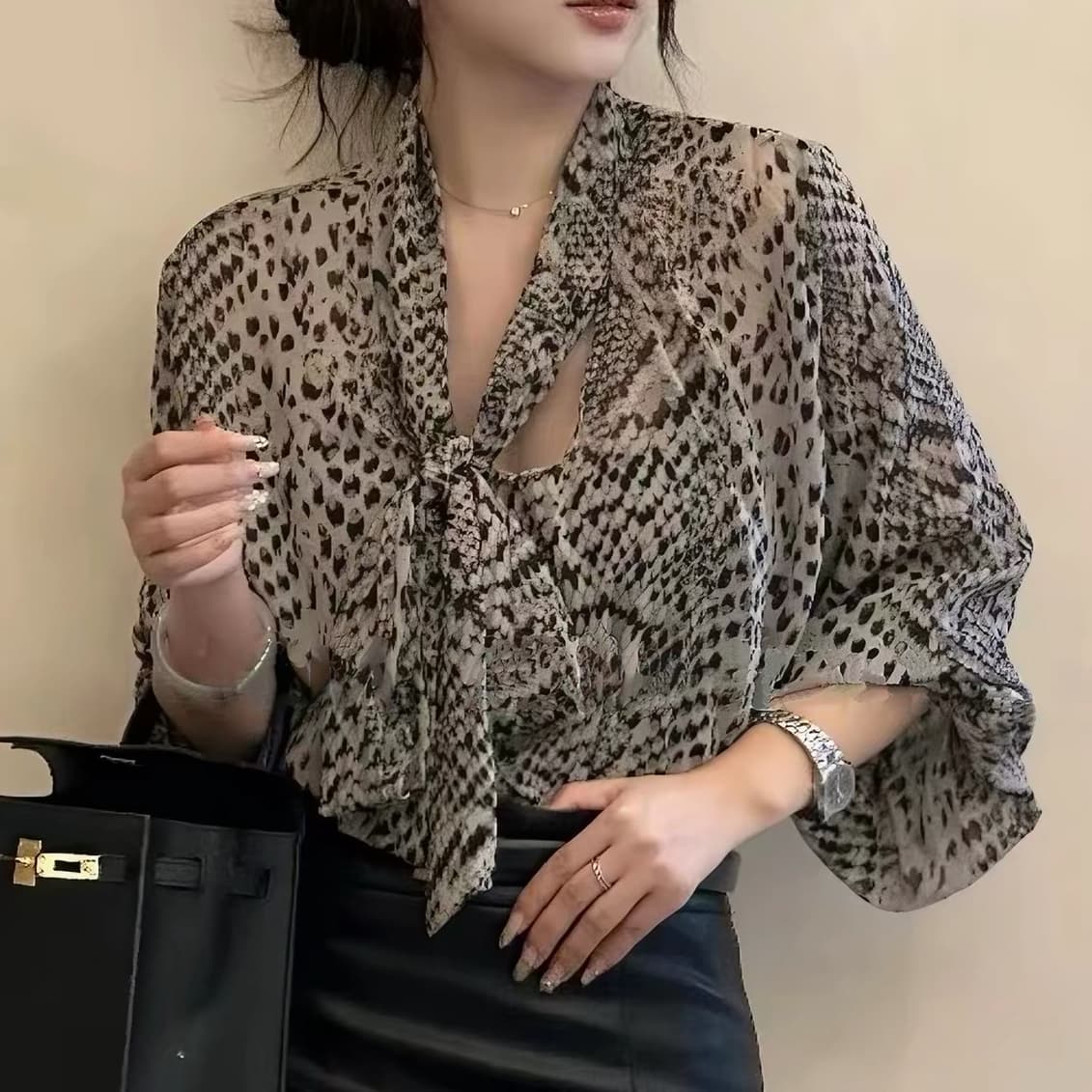 재고 있음 레트로 레오파드 무늬 V넥 쉬폰 긴팔 셔츠 봄 가을 루즈핏 디자인 센스 작은 대중 스트랩 고급 센스 맨위 이미지 2
