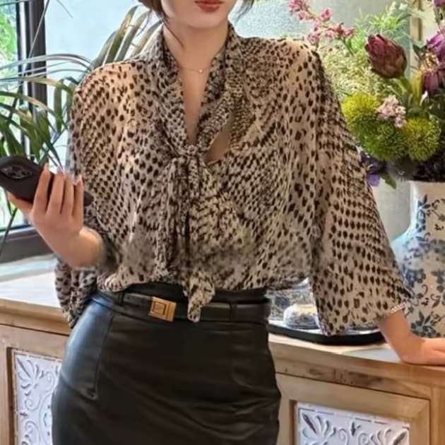 재고 있음 레트로 레오파드 무늬 V넥 쉬폰 긴팔 셔츠 봄 가을 루즈핏 디자인 센스 작은 대중 스트랩 고급 센스 맨위