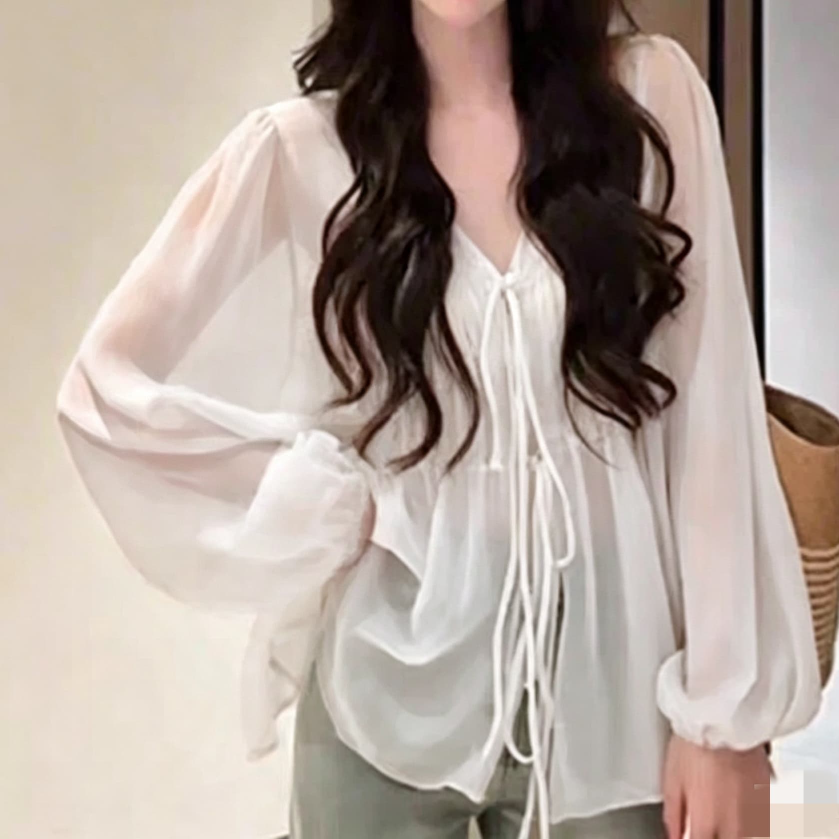 재고 있음 한 부서 달콤한 스타일 V넥 주름 레이스업 긴팔 셔츠 봄 가을 루즈핏 슬림해 보이는 다용도 투피스 세트 맨위 상세 이미지 3