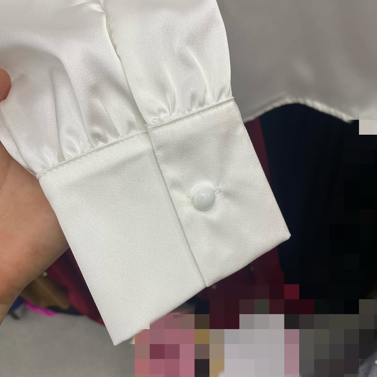재고 있음 봄 가을 프랑스식 레트로 품격 아세트산 새틴 V넥 여성 셔츠 고급 센스 작은 대중 긴팔 고유 한 맨위 상세 이미지 2