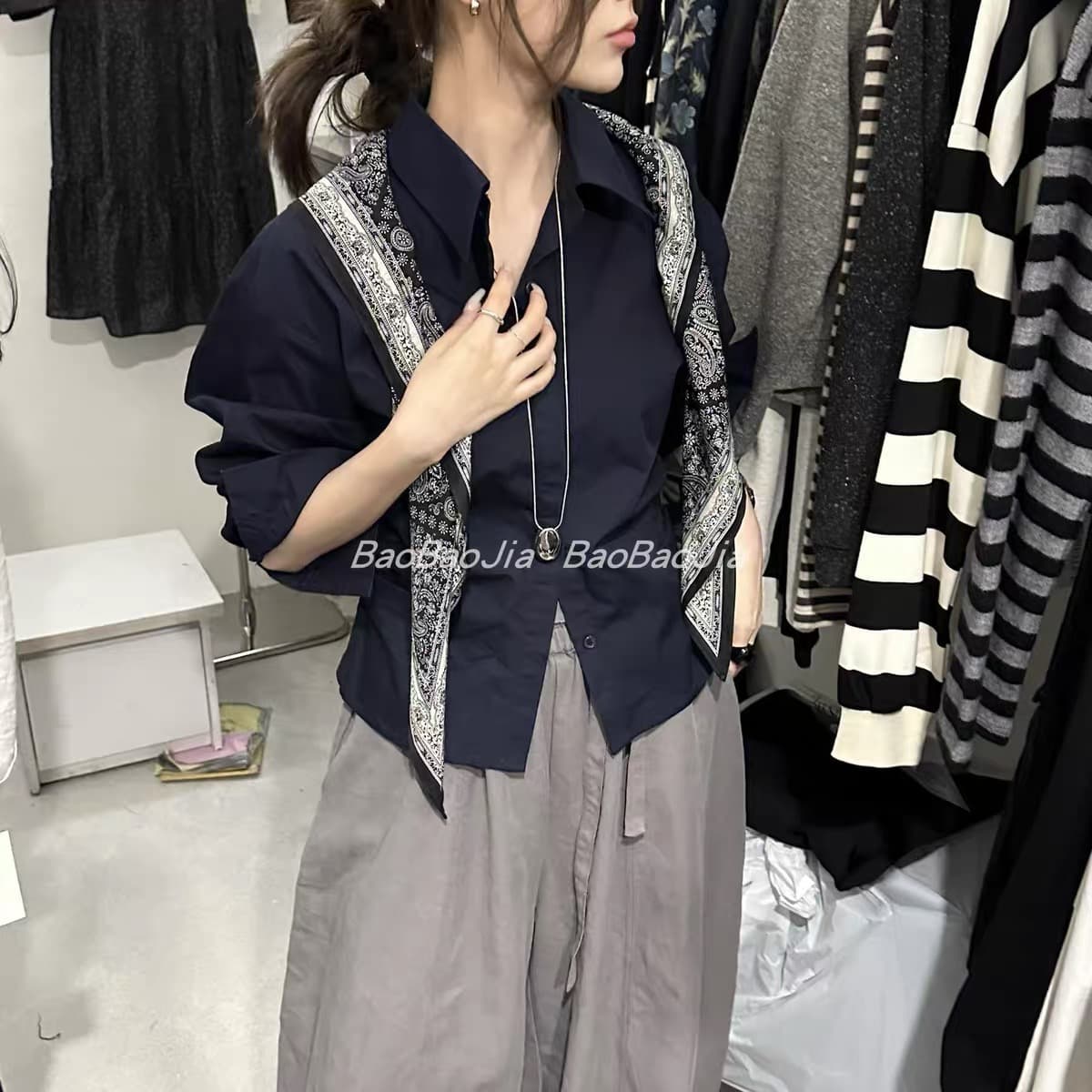 재고 있음 한 부서 미니멀리즘 폴로 칼라 단추 경기 스카프 품격 허리 수축 셔츠 가을 새로운 몸매 가꾸기 슬림해 보이는 작은 셔츠 상세 이미지 4