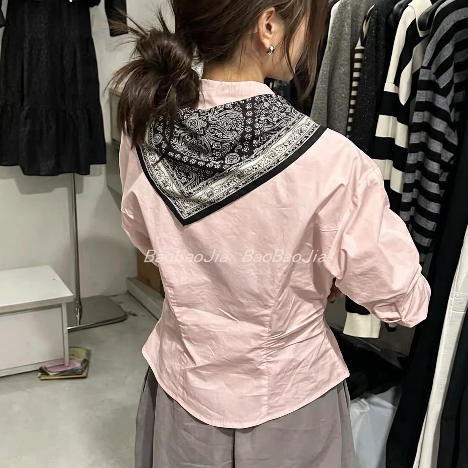 재고 있음 한 부서 미니멀리즘 폴로 칼라 단추 경기 스카프 품격 허리 수축 셔츠 가을 새로운 몸매 가꾸기 슬림해 보이는 작은 셔츠 상세 이미지 8