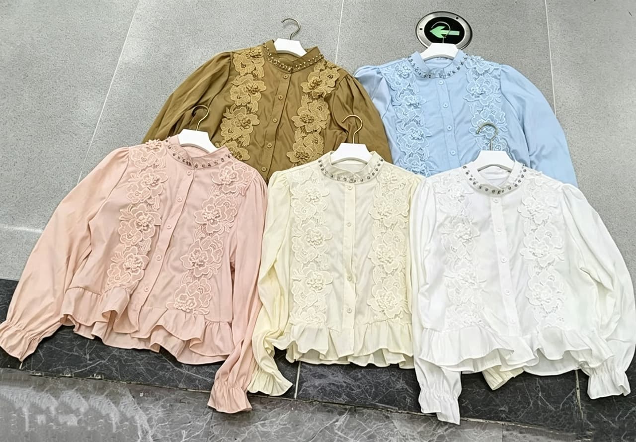재고 있음 화이트 Chic 디자인 센스 스탠드 칼라 프릴 셔츠 봄 가을 새로운 슬림해 보이는 품격 비즈 박기 셔츠 맨위 상세 이미지 1
