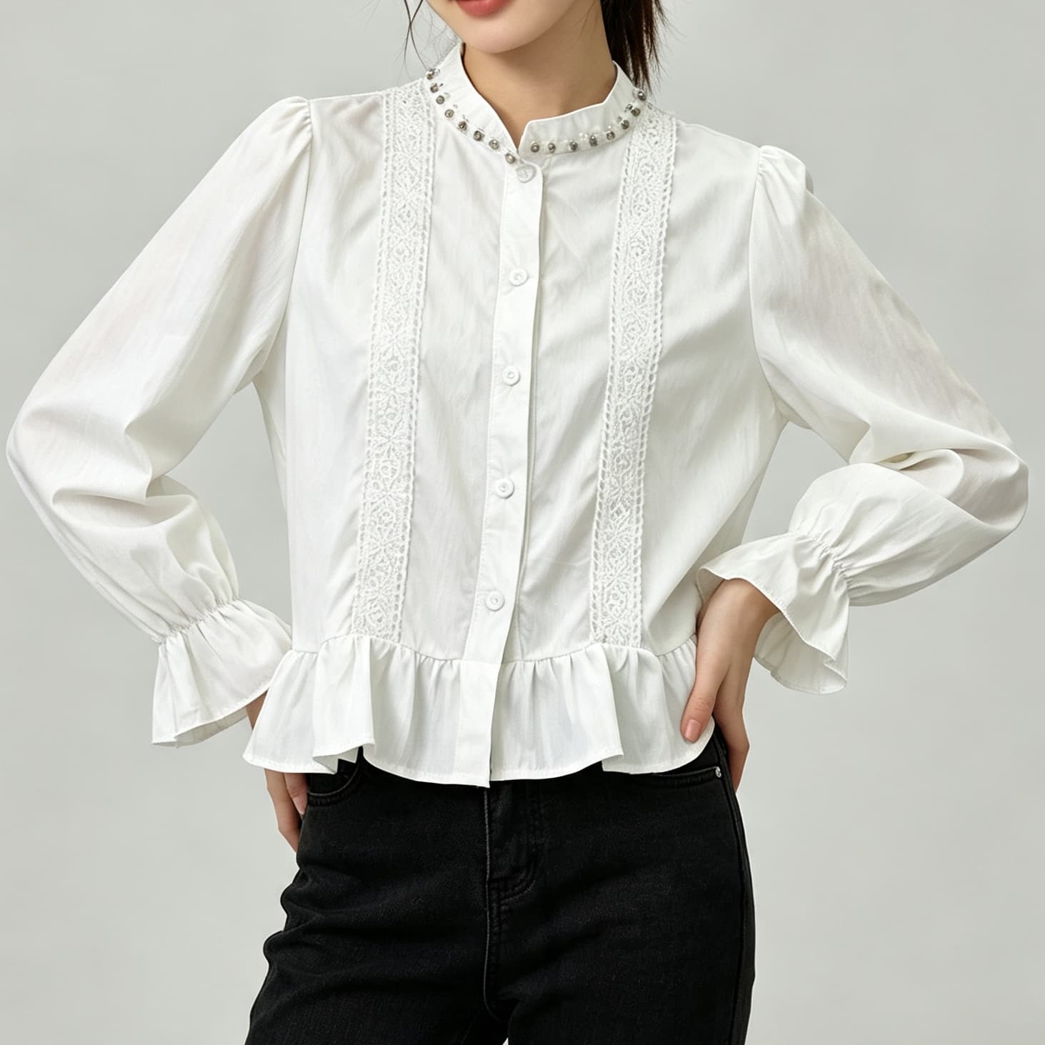 재고 있음 화이트 Chic 디자인 센스 스탠드 칼라 프릴 셔츠 봄 가을 새로운 슬림해 보이는 품격 비즈 박기 셔츠 맨위