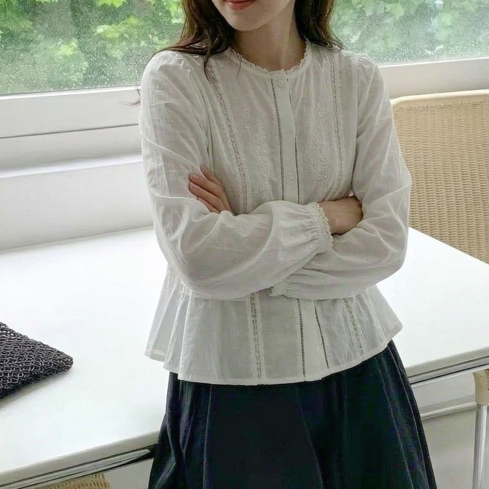 재고 있음 디자인 센스 자수 자카드 플리츠 라운드 넥 거품 소매 여성 셔츠 이른 가을 품격 다용도 셔츠 맨위 상세 이미지 4