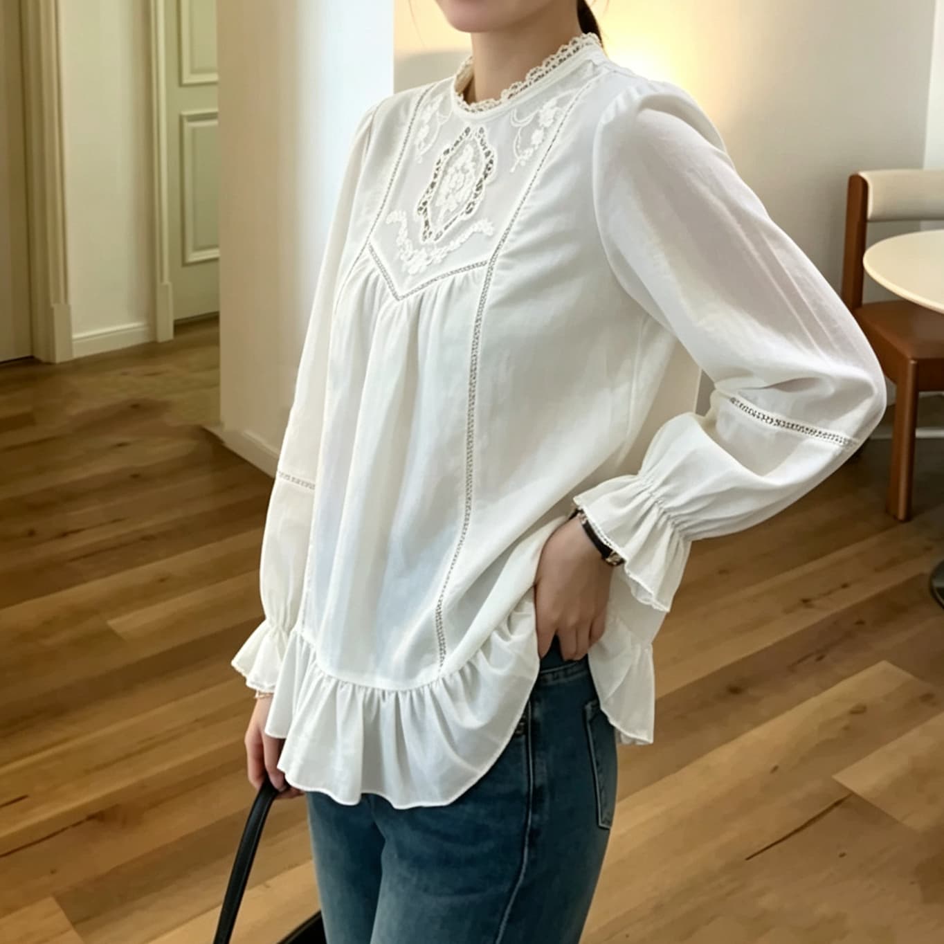재고 있음 가을 한 첨부 된 의류 작은 대중 디자인 센스 살구 색상 무거운 작업 자수 자수 부드러운 프랑스식 긴팔 셔츠 이미지 4