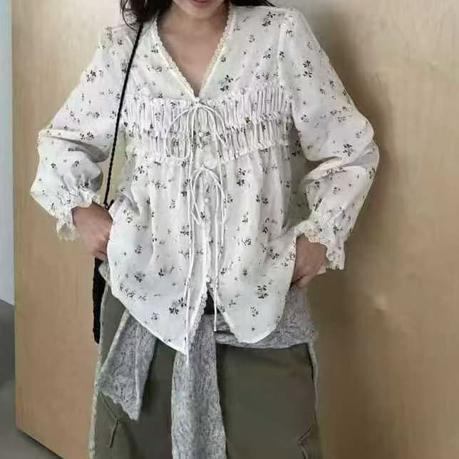 재고 있음 프랑스식 부드러운 전원 바람 꽃무늬 V넥 여성 셔츠 이른 가을 레이스업 허리 수축 슬림해 보이는 다용도 맨위