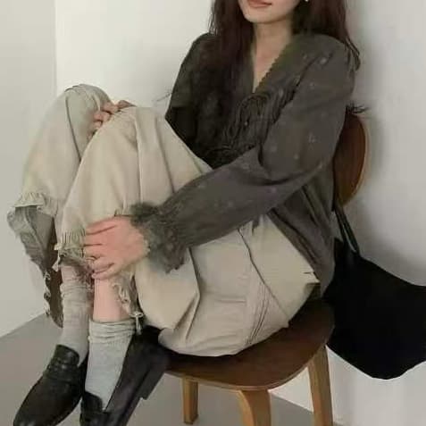 재고 있음 프랑스식 부드러운 전원 바람 꽃무늬 V넥 여성 셔츠 이른 가을 레이스업 허리 수축 슬림해 보이는 다용도 맨위 상세 이미지 8