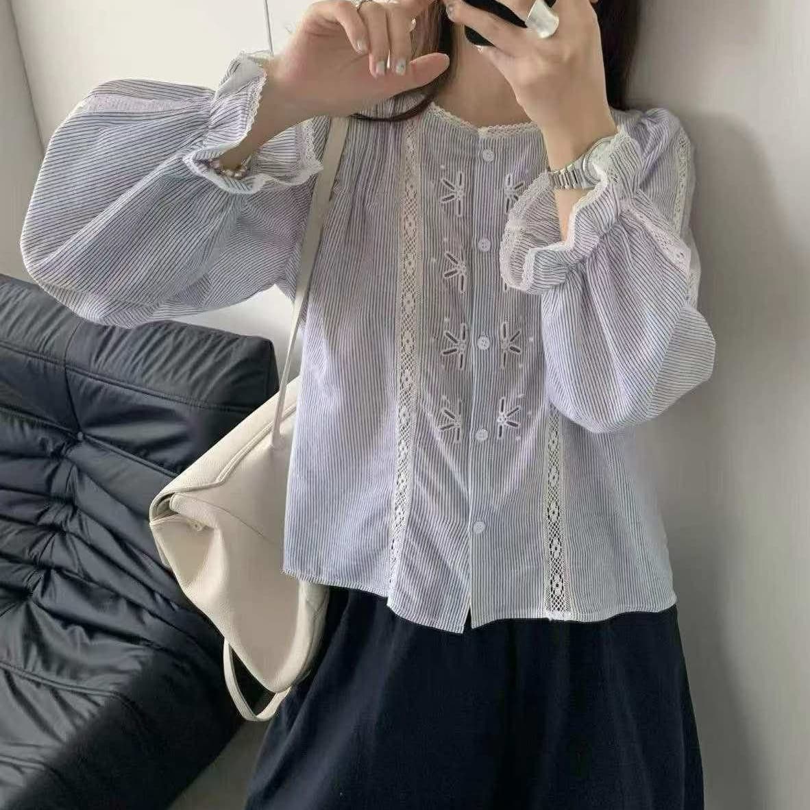 재고 있음 일본식 숲속 소녀 레트로 세로 줄무늬 레이스 조각 루즈핏 쇼트 스타일 자수 맨위 레이스 칼라 셔츠 긴팔 이미지 3
