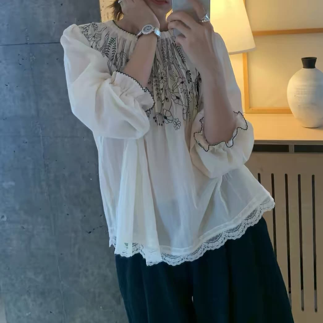 재고 있음 한 부서 가을 의상 새로운 한국 스타일 미니멀리즘 다용도 한 부서 디자인 센스 작은 대중 자수 라운드 넥 긴팔 셔츠 이미지 3