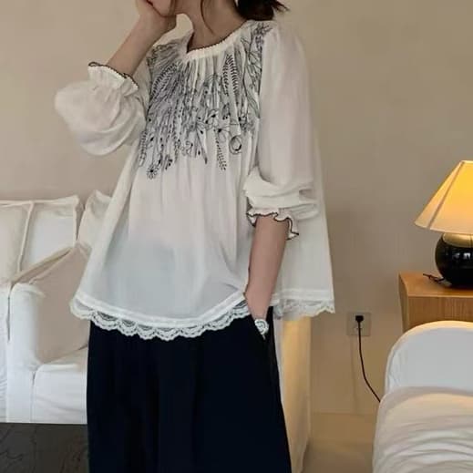 재고 있음 한 부서 가을 의상 새로운 한국 스타일 미니멀리즘 다용도 한 부서 디자인 센스 작은 대중 자수 라운드 넥 긴팔 셔츠 이미지 4