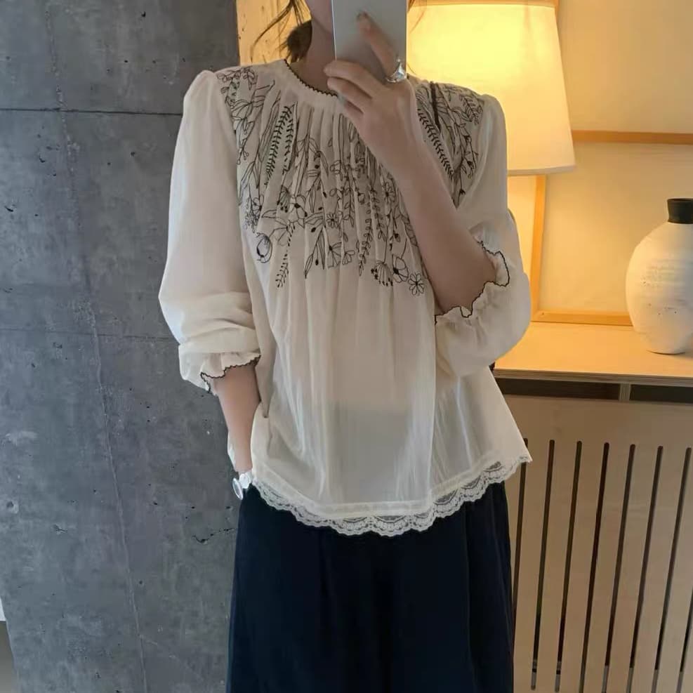 재고 있음 한 부서 가을 의상 새로운 한국 스타일 미니멀리즘 다용도 한 부서 디자인 센스 작은 대중 자수 라운드 넥 긴팔 셔츠 상세 이미지 5