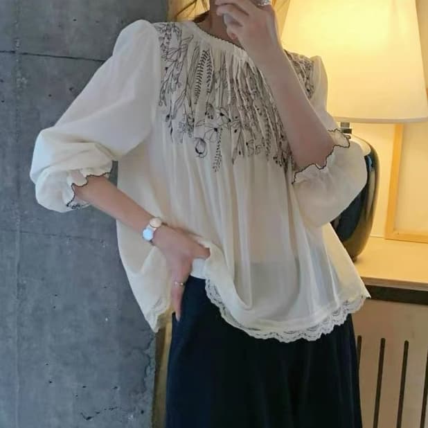 재고 있음 한 부서 가을 의상 새로운 한국 스타일 미니멀리즘 다용도 한 부서 디자인 센스 작은 대중 자수 라운드 넥 긴팔 셔츠 상세 이미지 6