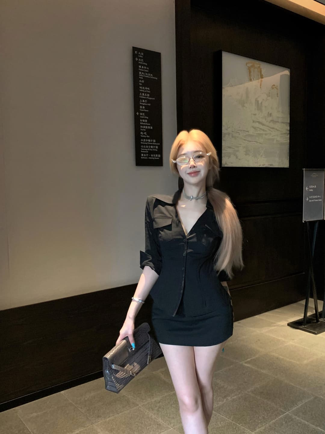 실사 정가 매운맛 여성 교사 바다 악마의 바람 셔츠 타이트 스커트 반 스커트 몸매 가꾸기 V넥 섹시함 작은 미니 스커트 세트 이미지 3