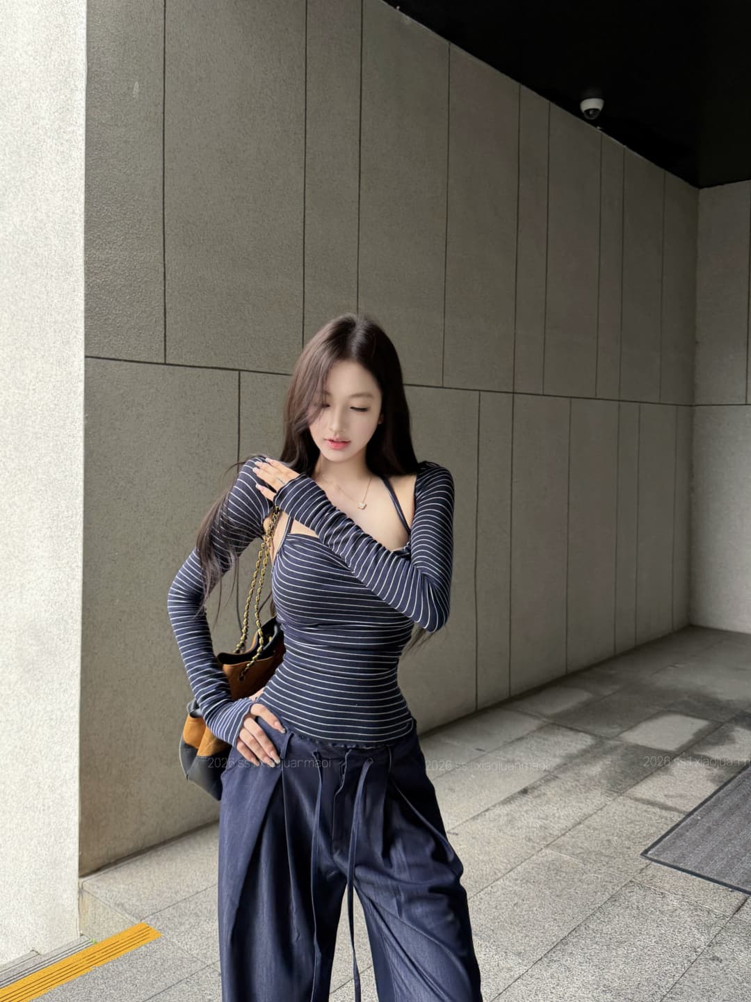 실사 정가 블루스 라인 스펙트럼 블루 화이트 스트라이프 어깨 오픈 가디건 슬립 두 조각 여성 세트 봄 여름 맨위 상세 이미지 11