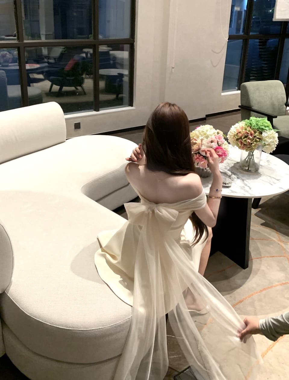 실사 정가 디자인 센스 나비 넥타이 기타 착용 법 오프숄더 튜브탑 백리스 드레스