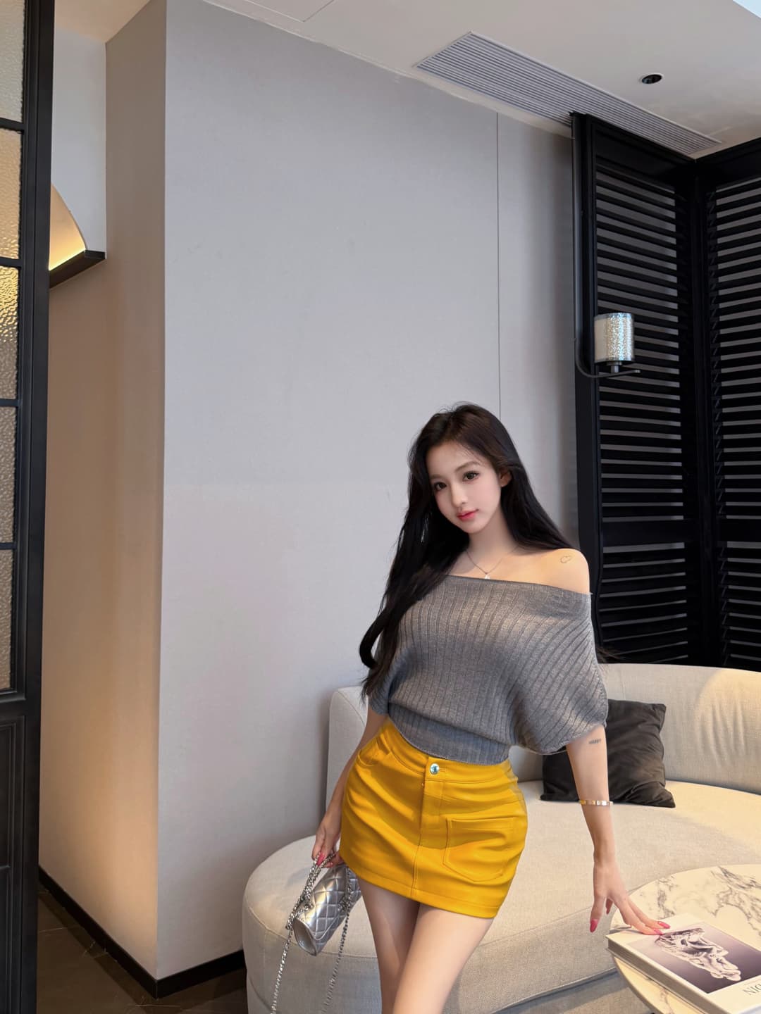 실사 정가 디자인 센스 양모 혼방 오프숄더 니트 맨위 밝은 얼굴 피질 가죽 스커트 반신 스커트