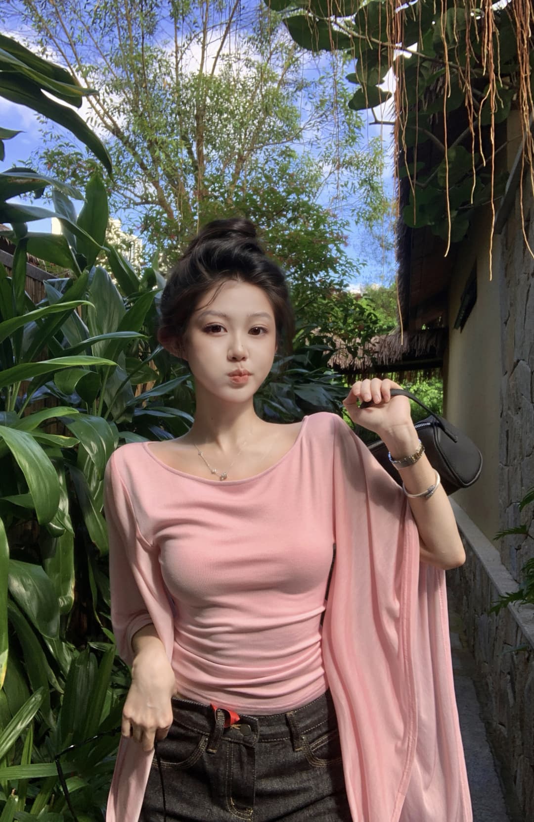 실사 정가 문단 그림자 소매 맨위 한 단어 대 네클라인 프로 피부 통기성 쇼트 스타일 나팔 소매 티셔츠 여성 상세 이미지 5