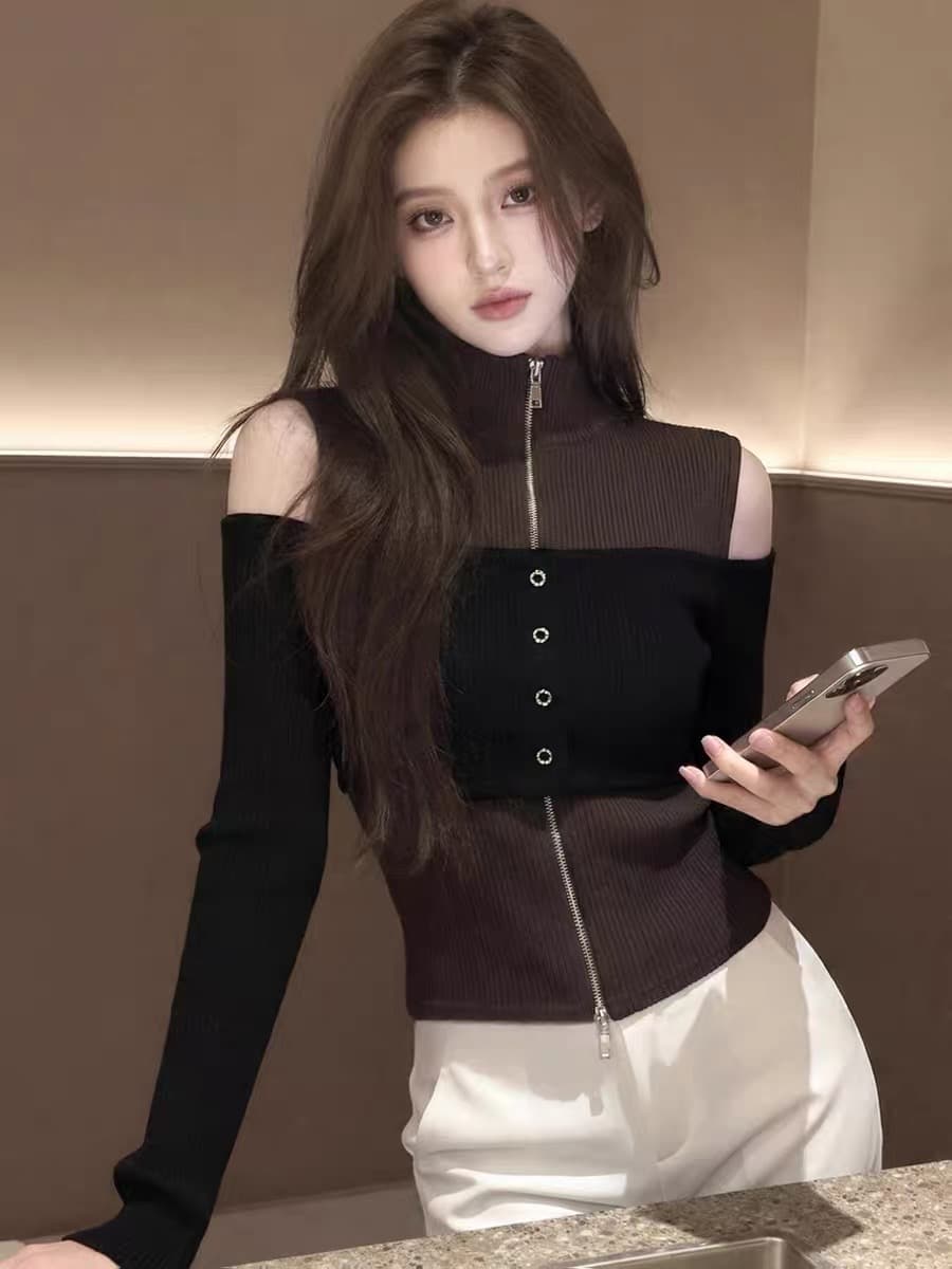 2026 봄 새로운 한 부서 분위기 센스 오프숄더 지퍼 페이크 레이어드 니트 맨위 여성 검정색 슬림해 보이는 기본 셔츠