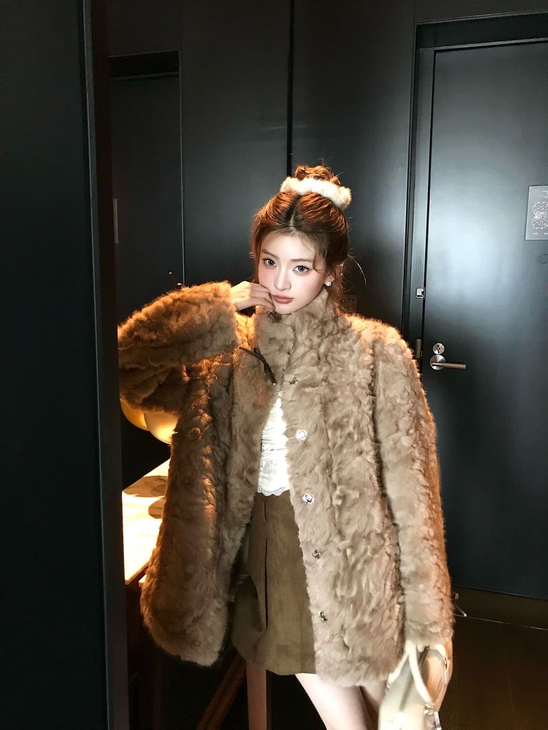 2029 새로운 인터넷 유명인 작은 곰 마음 스탠드 칼라 염색 포인터 피모 하나 여성 겨울 느긋한 캐주얼 환경 보호 모피 재킷 상세 이미지 2