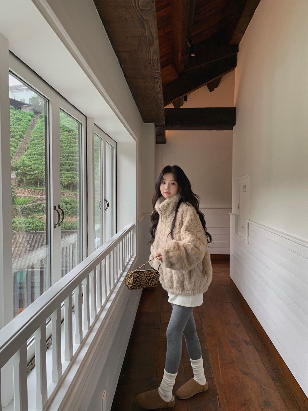 빛 럭셔리 센스 환경 보호 털 모조 모피 보온 플리스 여성 코트 루즈핏 보온 지퍼 재킷 상세 이미지 5