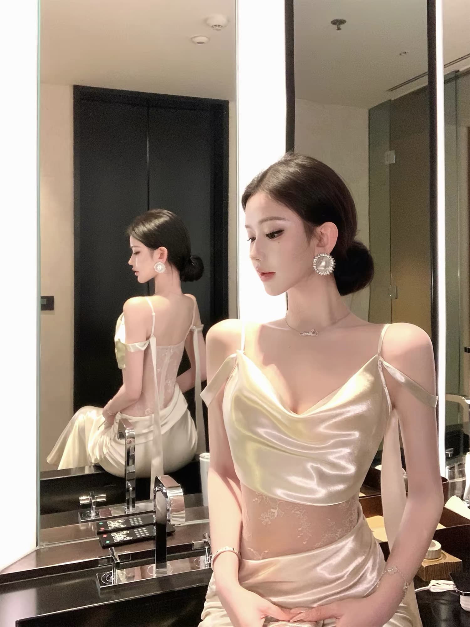 jayky yang 달 그림자 유리 흔들다 칼라 레이스 조각 슬립 드레스 펌프 Pleat 디자인 슬림해 보이는 새틴 롱 스커트 상세 이미지 4