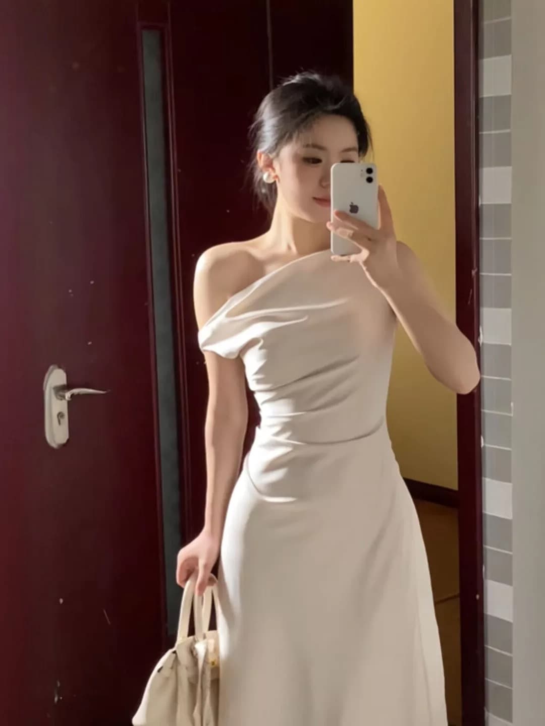 보트넥 비스듬한 오프숄더 품격 주름 허리 수축 핑크색 새틴 인어 꼬리 스커트 휴가 드레스 예복 치마 프랑스식 상세 이미지 5