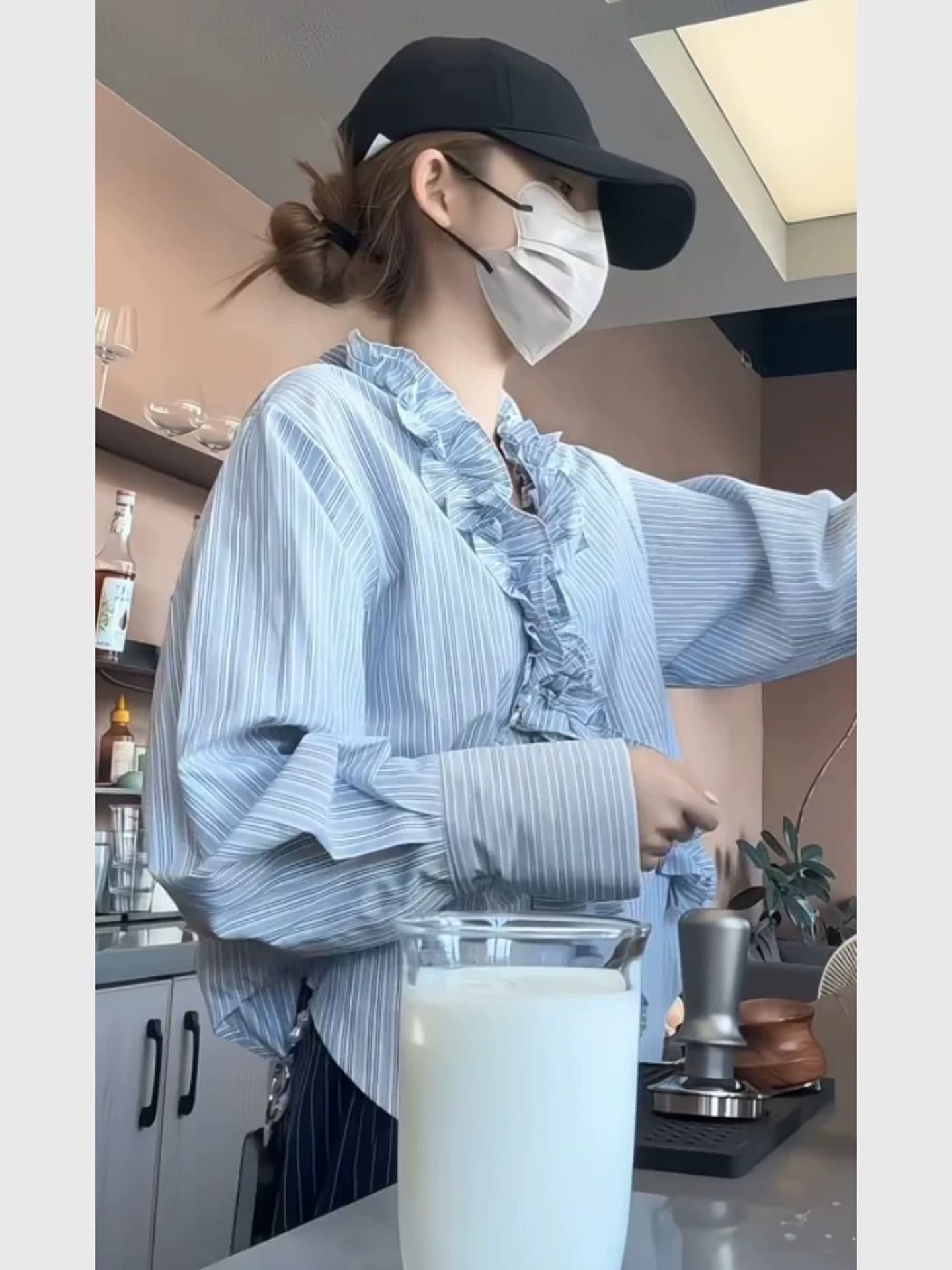 프랑스식 파란색 프릴 V넥 긴팔 스트라이프 여성 셔츠 조기 봄 고급 센스 빛 럭셔리 연령 감소 외국 가스 맨위 상세 이미지 3