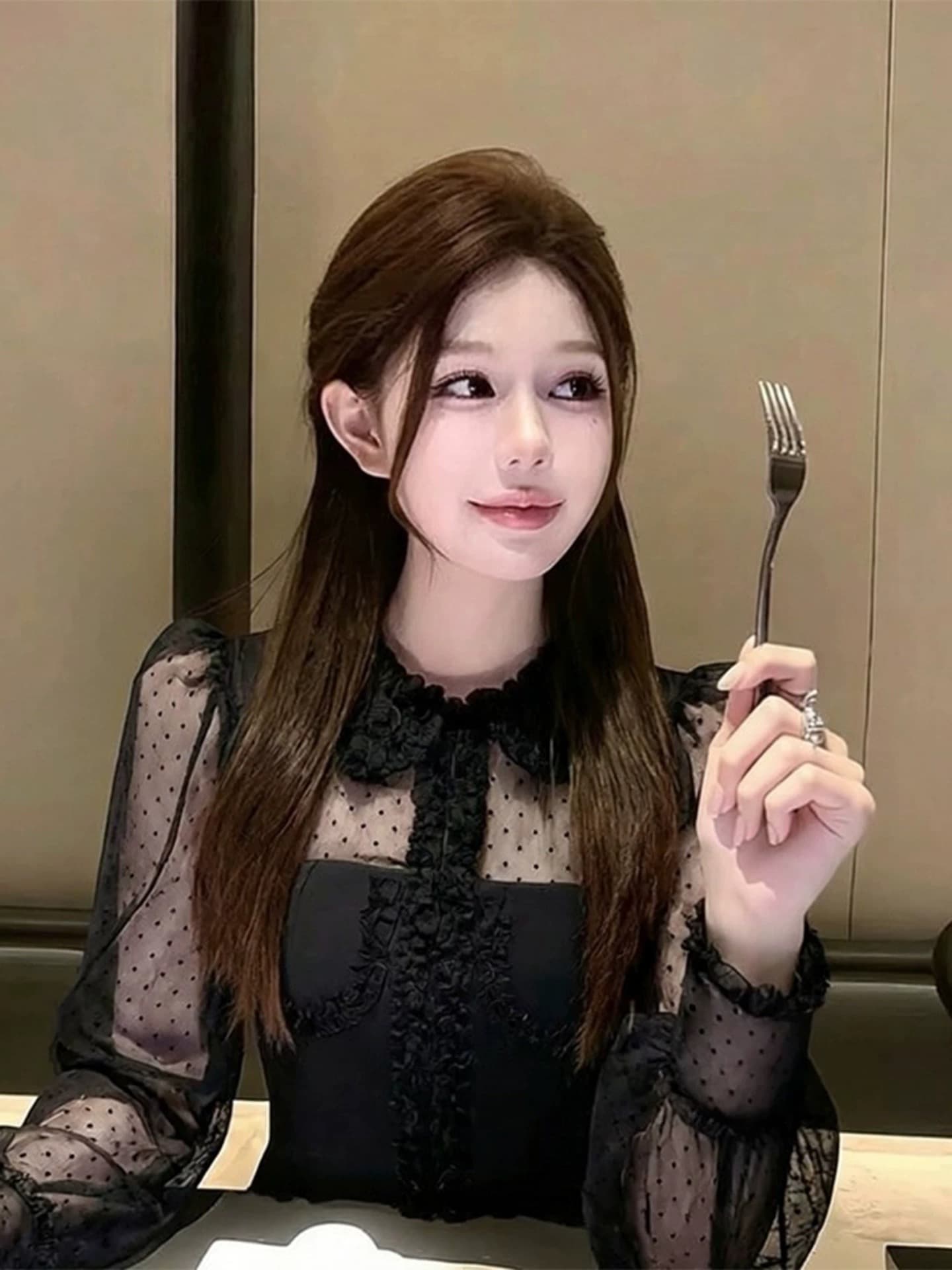 2026 봄 프랑스식 그는 벤 바람 작은 셔츠 빛 럭셔리 연령 감소 외국 가스 검정색 레이스 조각 거품 소매 셔츠 맨위 상세 이미지 4