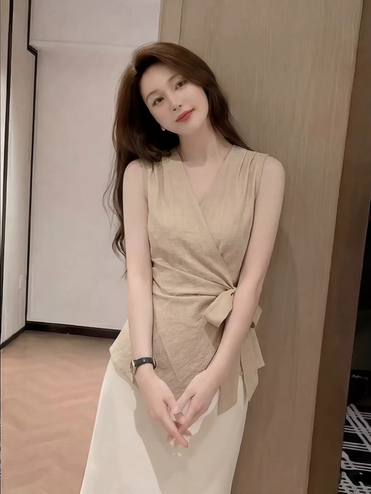 2026 빅 사이즈 빛 요리 한 미니멀리즘 바람 V넥 스트랩 민소매 맨위 여성 여름 슬림해 보이는 디자인 센스 작은 대중 연령 감소 셔츠 이미지 2