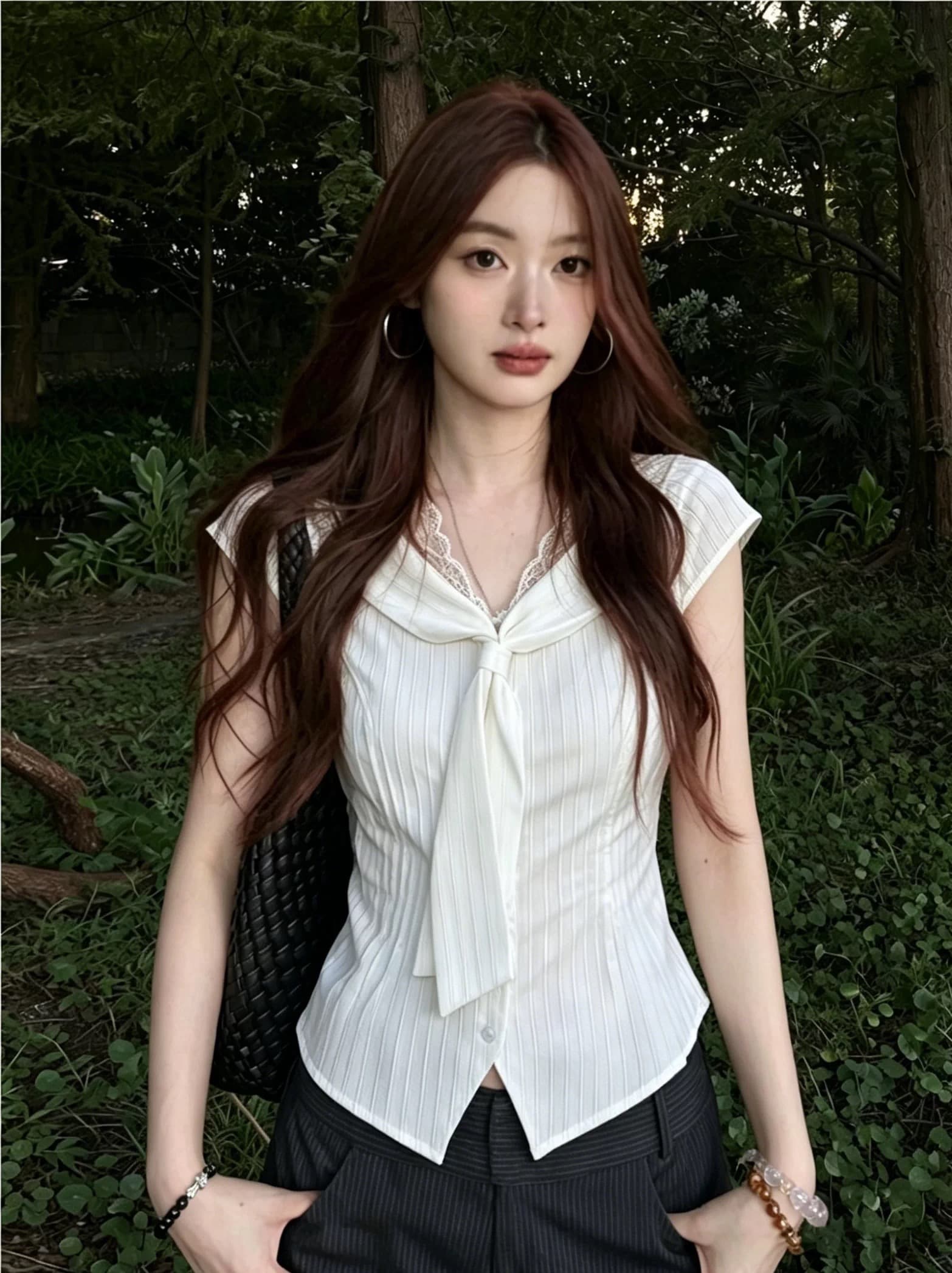 한 부서 V넥 반팔 여성 셔츠 여름 착용 가져 가라. 레이스 레이스 스트라이프 셔츠 작은 셔츠 슬림해 보이는 고급 센스 맨위 상세 이미지 3