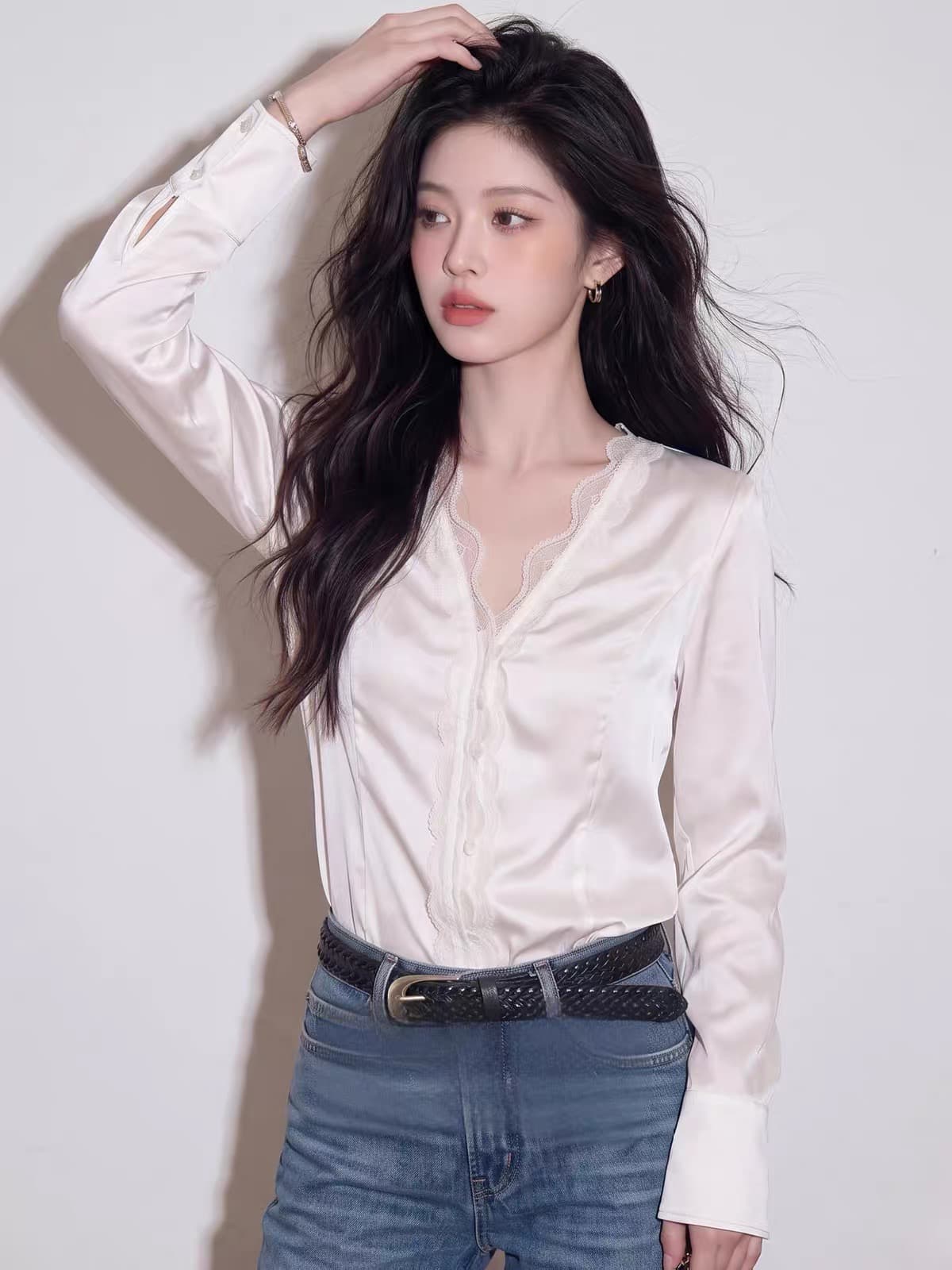 2026 이른 가을 새로운 프랑스식 고급 화이트 깃발 센스 새틴 패치워크 V넥 여성 셔츠 조용한 럭셔리 센스 작은 맨위 이미지 3