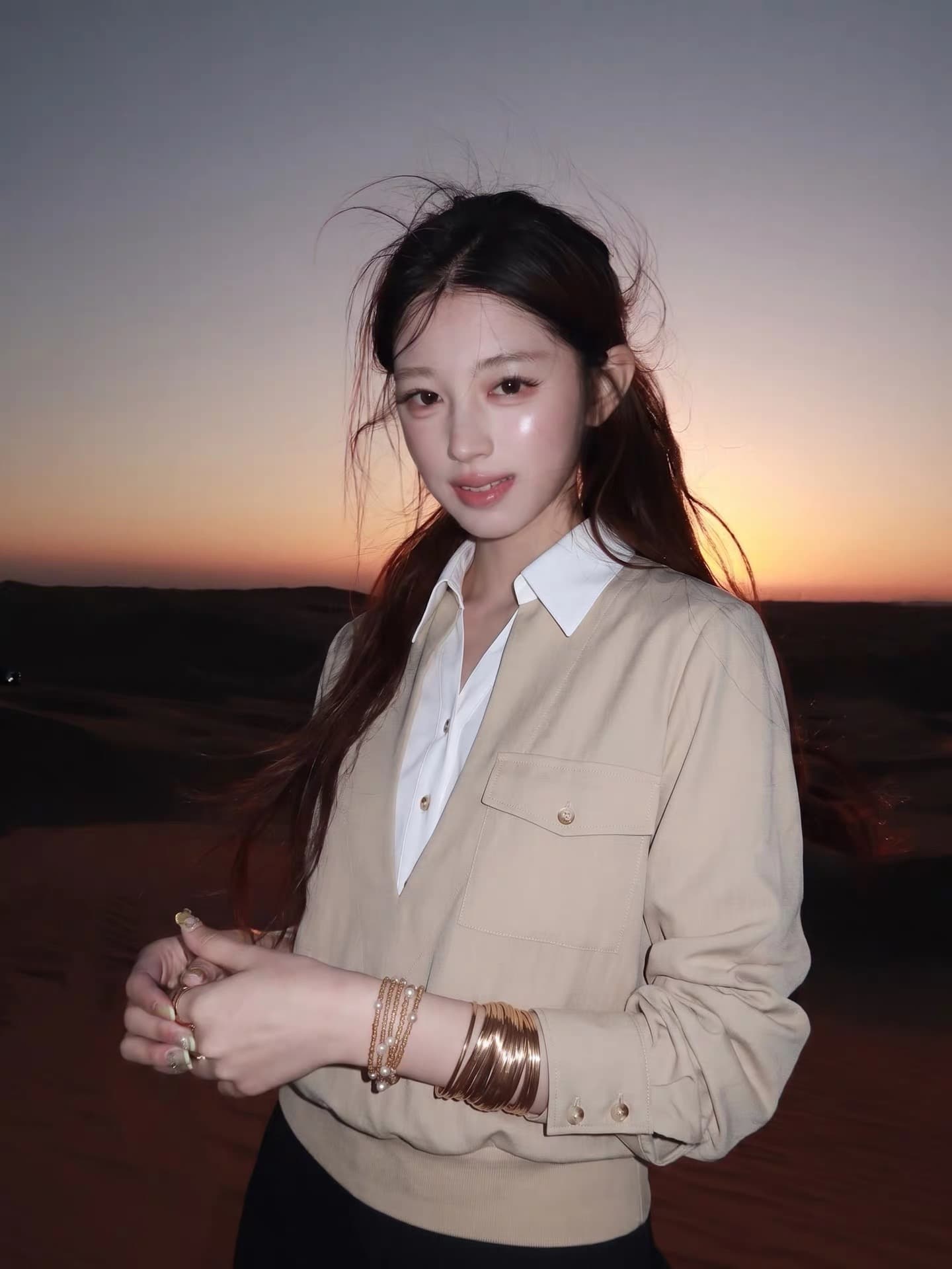 살구 색상 V넥 패치워크 페이크 레이어드 맨위 허리 수축 슬림해 보이는 동점 벨트 주머니 디자인 센스 루즈핏 긴팔 작은 셔츠 여성 이미지 3