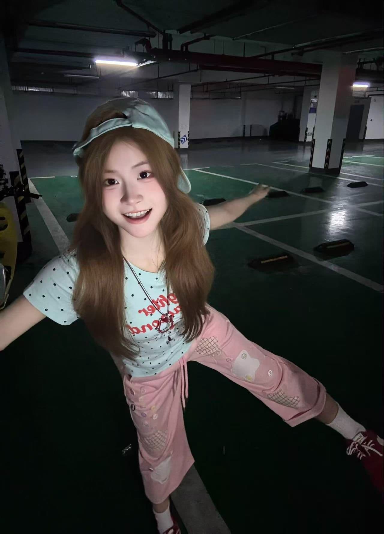 새로운 출처 생방송 품질 V넥 몸매 가꾸기 전체 인쇄 도트 무늬 알파벳 프린트 이미지 3